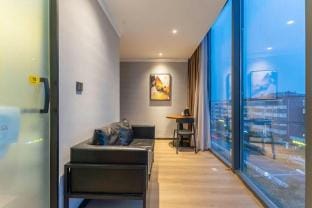 iu Hotel (Zaozhuang West Railway Station Wanda Plaza Branch) Hotel in Jiangsu