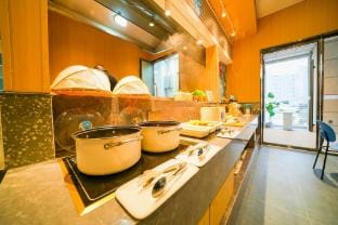 Home Inn · Neo (Shanghai Dishuihu Subway Station Branch) Hotel in Shanghai