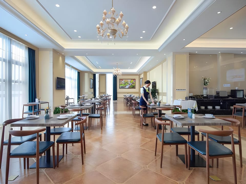 Vienna International Hotel Jiangsu Peixian Peigong Road Science and Technology Entrepreneurship Park Hotel in Jiangsu