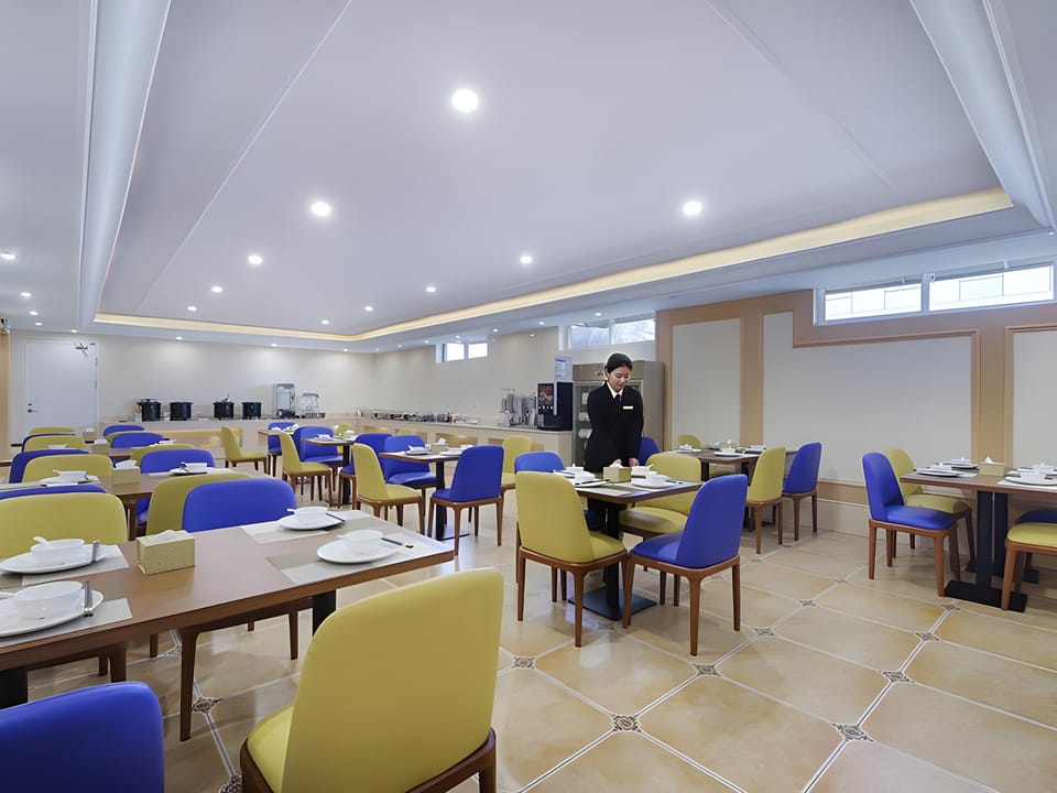 Vienna International Hotel Linyi Lanling Yimeng Old Street National Agricultural Park Hotel in Jiangsu