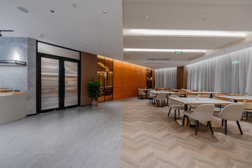 Home Inn Plus Hotel (Shaoxing Binhai New City Branch) Hotel in Zhejiang