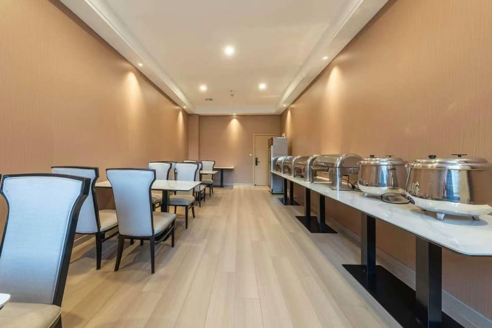 Art Selection Hotel (Hangzhou Jiubao Metro Station Branch) Hotel in Hangzhou