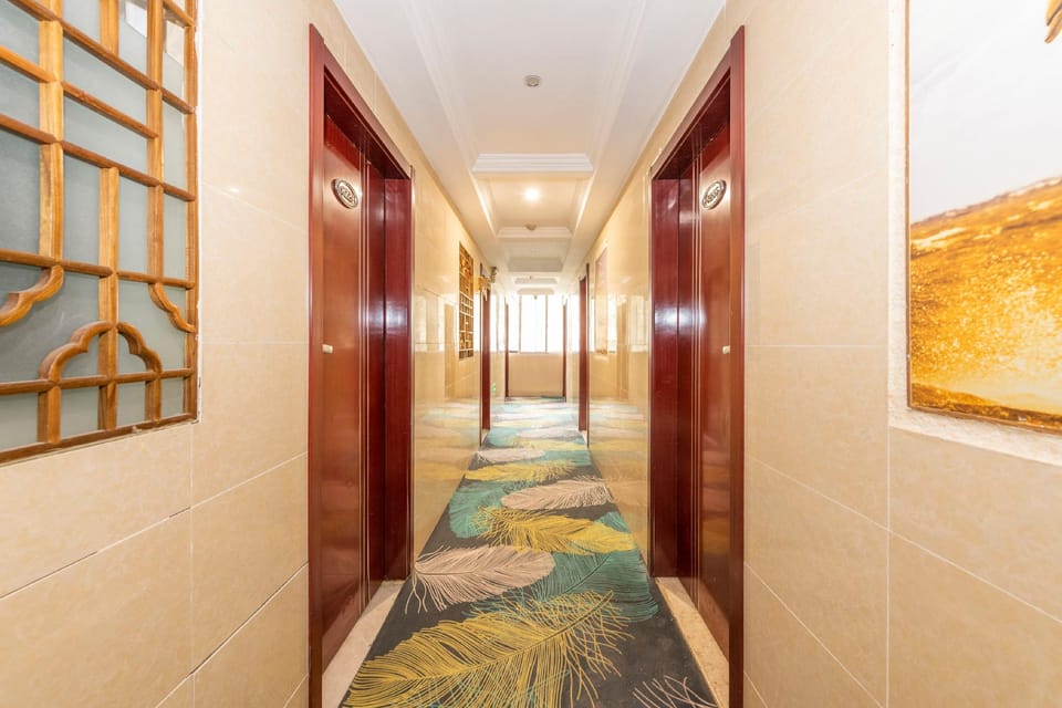 Hello Light Hotel (Nanjing Mochou Lake Metro Station Branch) Hotel in Nanjing