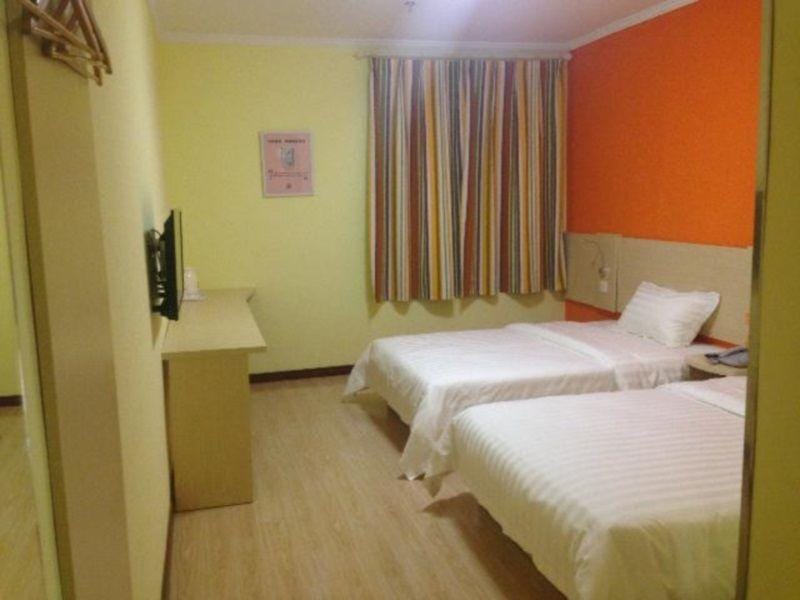 Qingmu Select Hotel (Ninghang Road Chongming Subway Station) Hotel in Nanjing