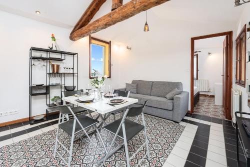 Bastion Ideally located, brightness, sea views Hotel in Menton