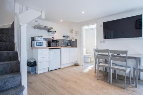 Welcome Lodge - 1 Bedroom Cottage - Llanrhidian Hotel in Wales