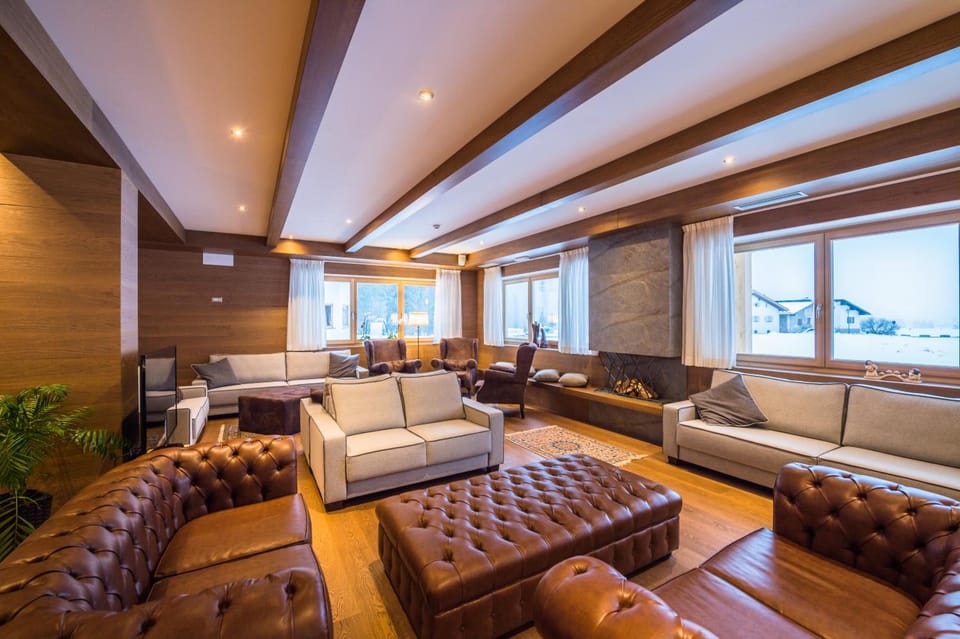 Shared lounge/TV area
