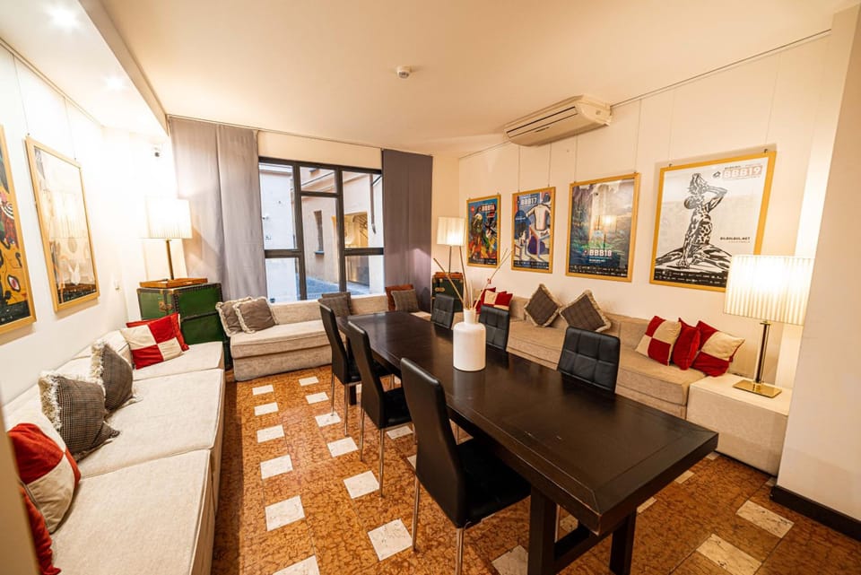 Shared lounge/TV area