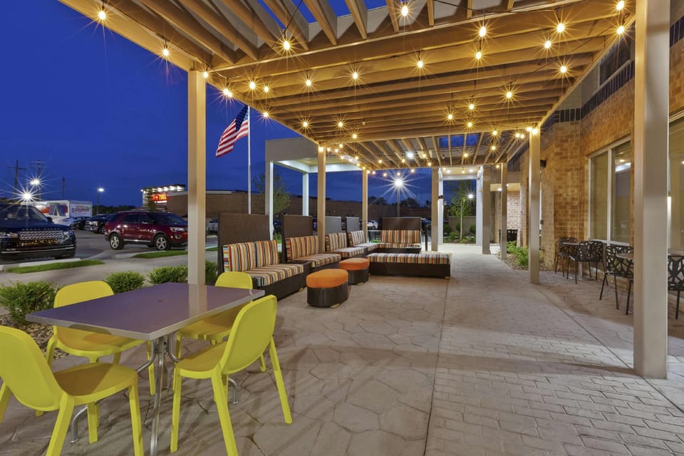 Home2 Suites by Hilton West Bloomfield Detroit Hotel in Lake Erie