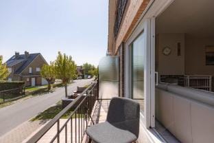 Huswell - Villa Near Beach with Double Parking Hotel in Koksijde