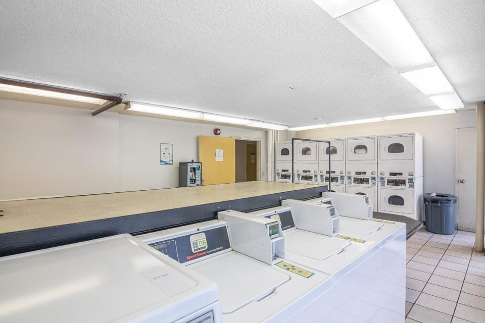 2BR/2BA Condos in Kuhio at Waikiki with Parking! Hotel in Honolulu