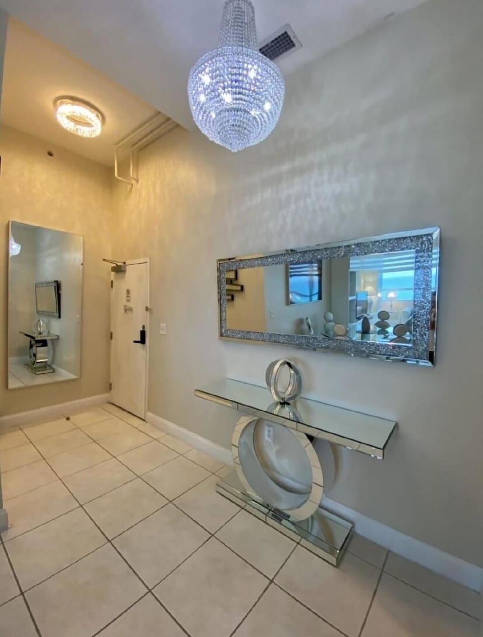 Large Ocean front Penthouse Hotel in Miami Beach