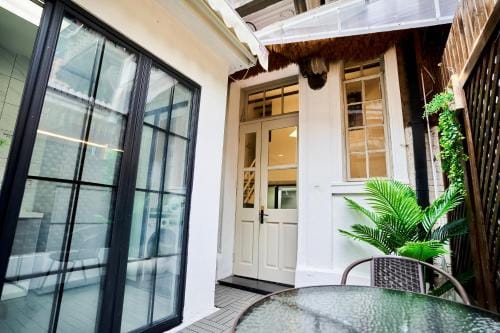Duplex Garden Villa with Private Courtyard Hotel in Shanghai