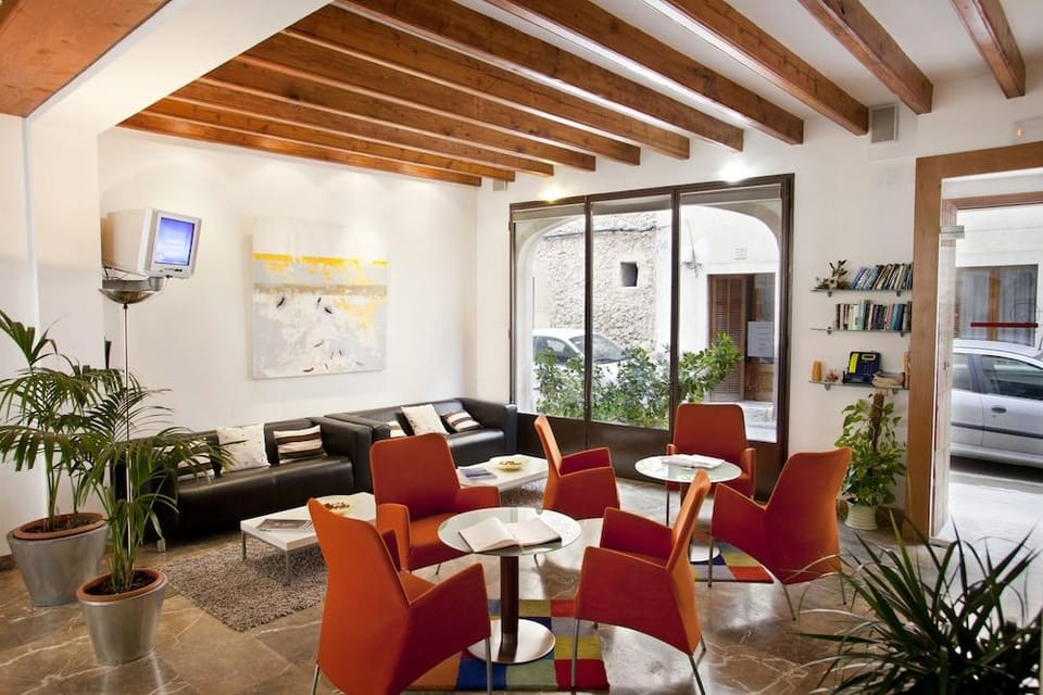 L'Hostal hotel d'interior Hotel in Pollença