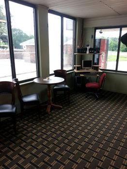 Holiday Pines Motel Hotel in Oklahoma
