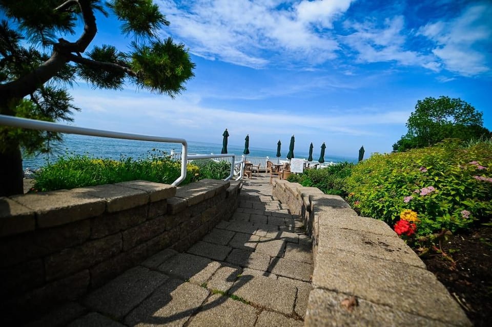 The Lakehouse Inn Hotel in Geneva-on-the-Lake