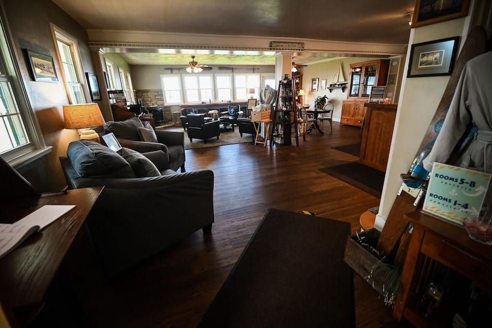The Lakehouse Inn Hotel in Geneva-on-the-Lake