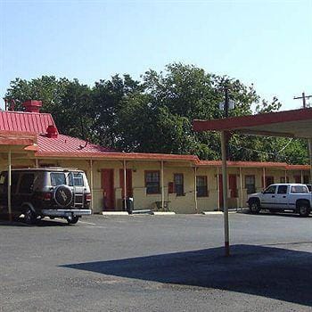 Madill Inn Hotel in Lake Texoma