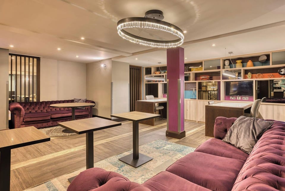 Premier Inn London Gatwick Airport A23 Hotel in Horley