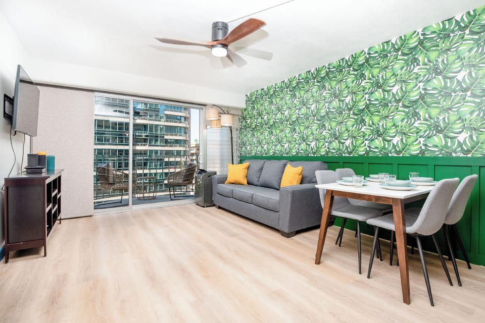 Royal Aloha by Tropical Escapes Realty Hotel in McCully-Moiliili
