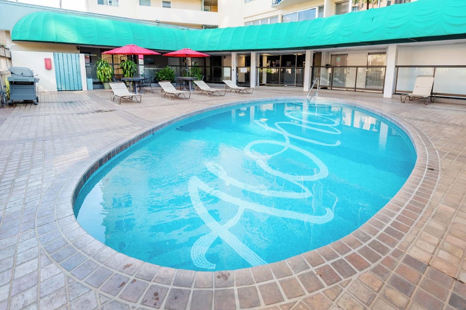 Royal Aloha by Tropical Escapes Realty Hotel in McCully-Moiliili