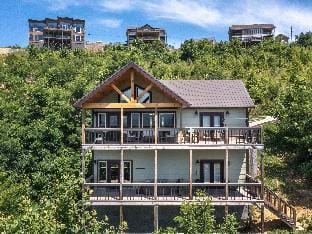 Hello Smokys Hotel in Gatlinburg