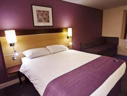 PREMIER INN CASTLEFORD M62 JCT 31 HOTEL Hotel in England