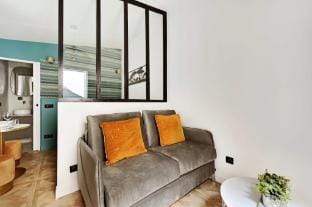 Cosy Apartment - Tour Eiffel / Champs de Mars 19B Hotel in Paris