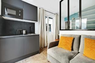 Cosy Apartment - Tour Eiffel / Champs de Mars 19B Hotel in Paris