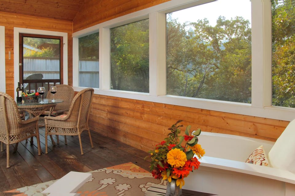 Coho Cottages Hotel in Willow Creek