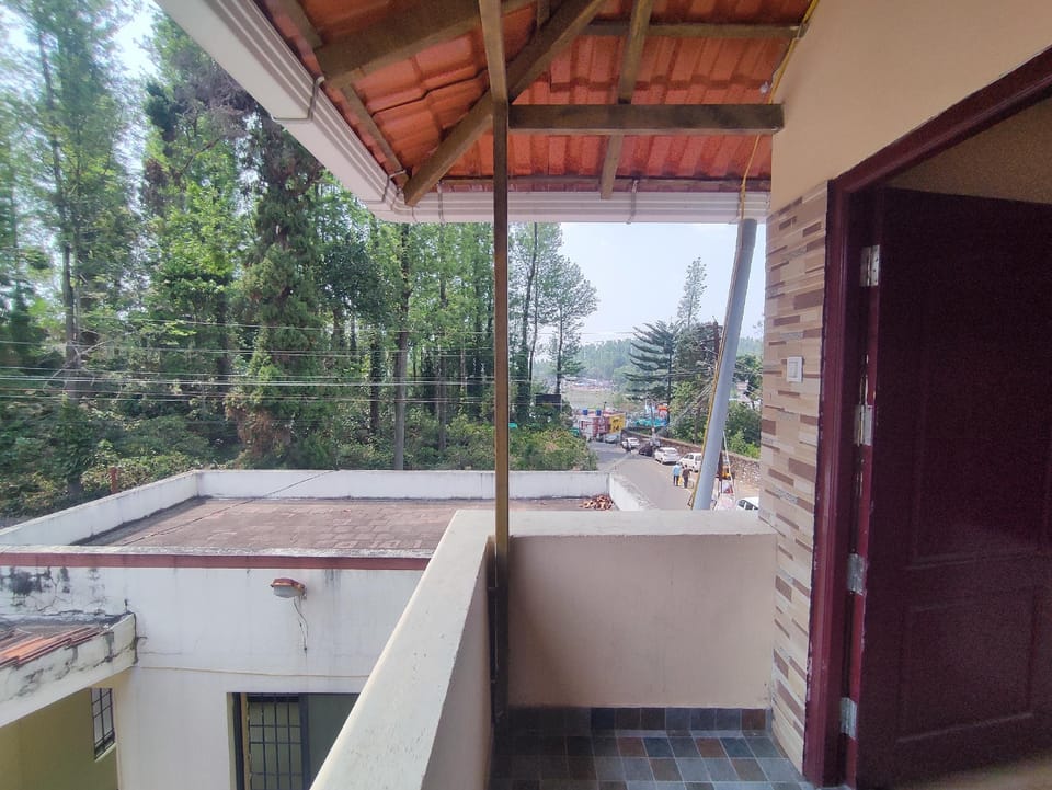 Golden Lake View Resorts Hotel in Tamil Nadu