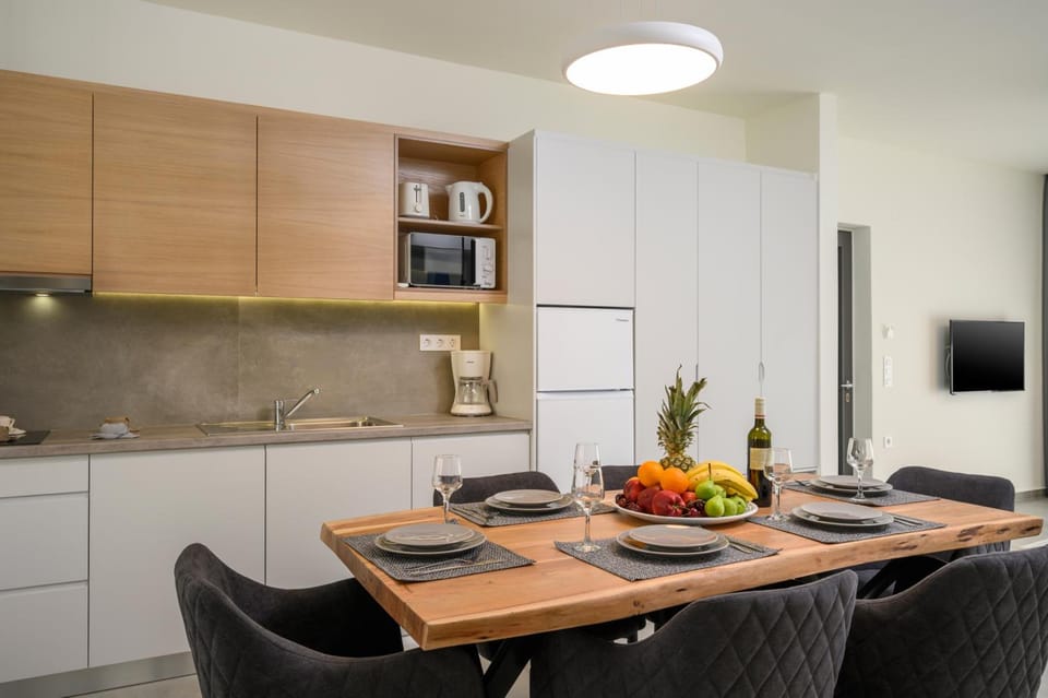 Athina Suites Luxury Suites Near The Sea Platanias Hotel in Platanias
