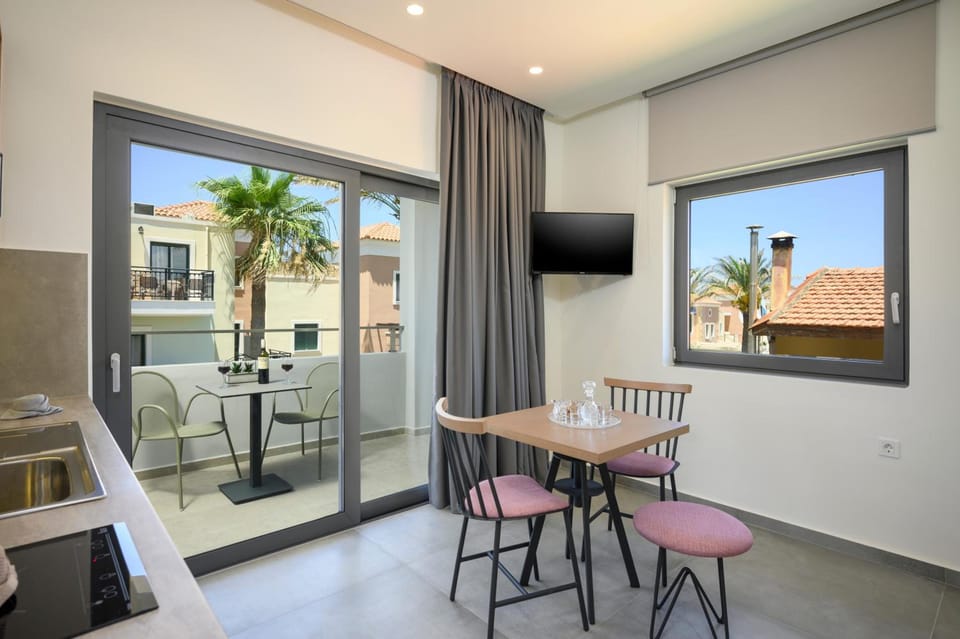 Athina Suites Luxury Suites Near The Sea Platanias Hotel in Platanias