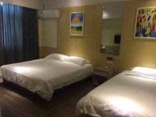 100 Inn Liangpin Hotel (Cao'an Textile Market Dingbian Road Subway Station) Hotel in Shanghai