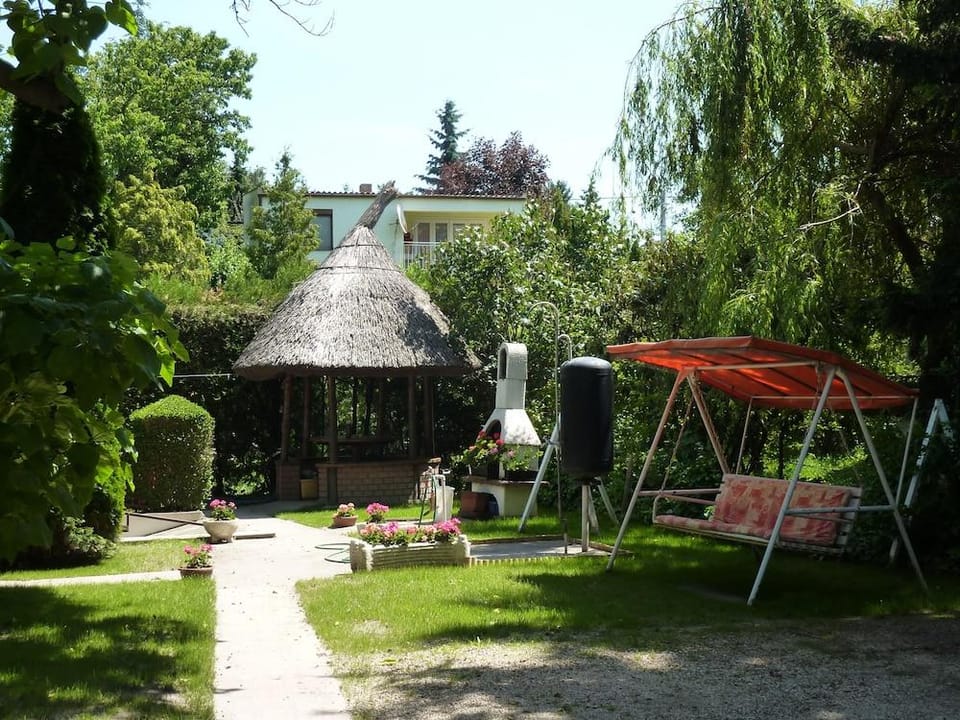 Vadásztanya Apartmanok Hotel in Siófok