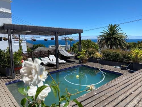 Villa Paradiso, Luxurious 8-Unit Escape in Bakoven, Camps Bay ! Hotel in Cape Town