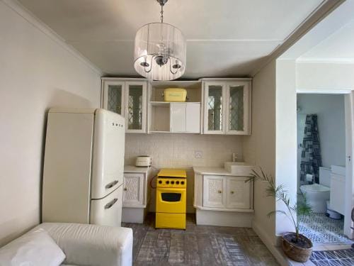 Villa Paradiso, Luxurious 8-Unit Escape in Bakoven, Camps Bay ! Hotel in Cape Town