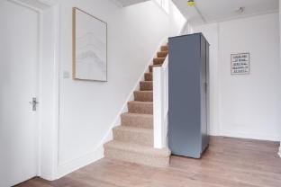 6 self contained Flats- FREE Parking, Pets, TUBE Hotel in Edgware