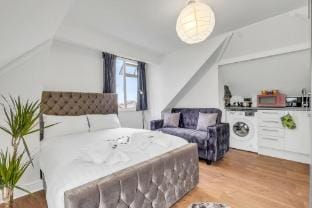 6 self contained Flats- FREE Parking, Pets, TUBE Hotel in Edgware