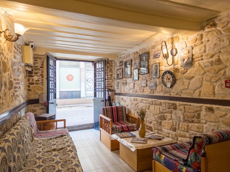 Tarihi Rum Konağı Antikhan Bed and Breakfast in İzmir Province