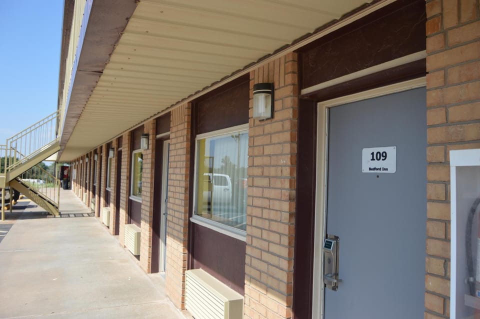 Bedford Inn Motel in Elk City