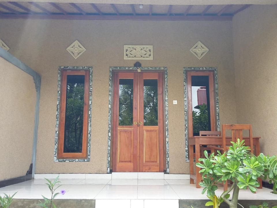 Molleh Guest House Hotel in Bali