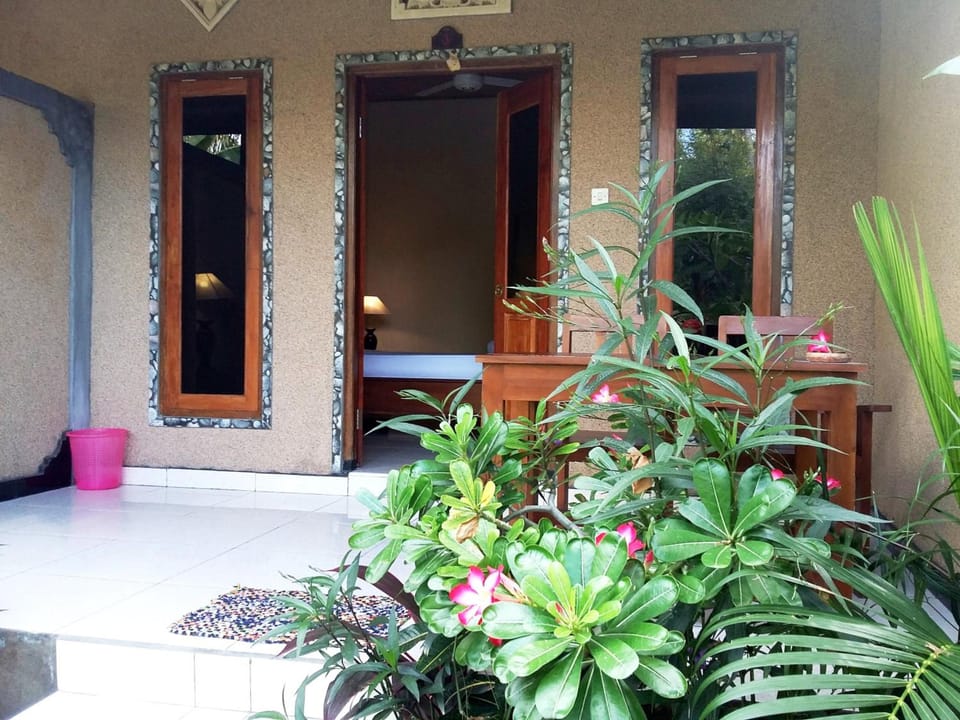 Molleh Guest House Hotel in Bali