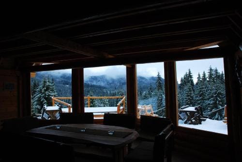 Mountain bungalows and a Hobbit House - Jazavcije Rupe Lodge in Federation of Bosnia and Herzegovina