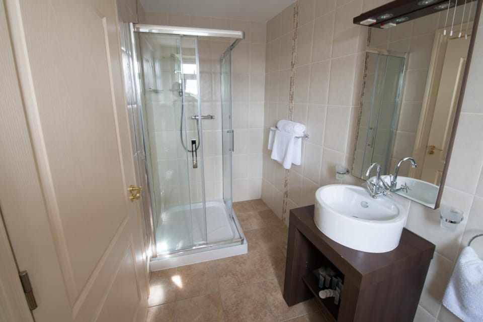 Connemara Lake Hotel Hotel in County Galway