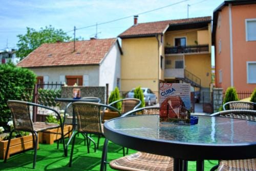 Hostel Cuba Hotel in Federation of Bosnia and Herzegovina
