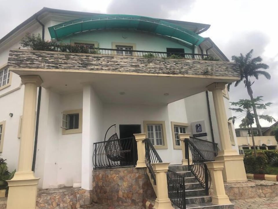 Hill Crest Apartments Hotel in Nigeria