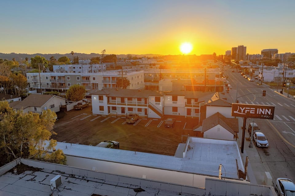 LYFE INN & SUITES by AGA- North Hollywood Universal Studios Hotel in Toluca Lake