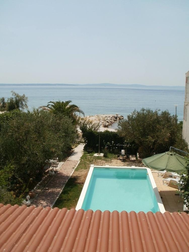 Beach Apartments Toni Hotel in Podstrana
