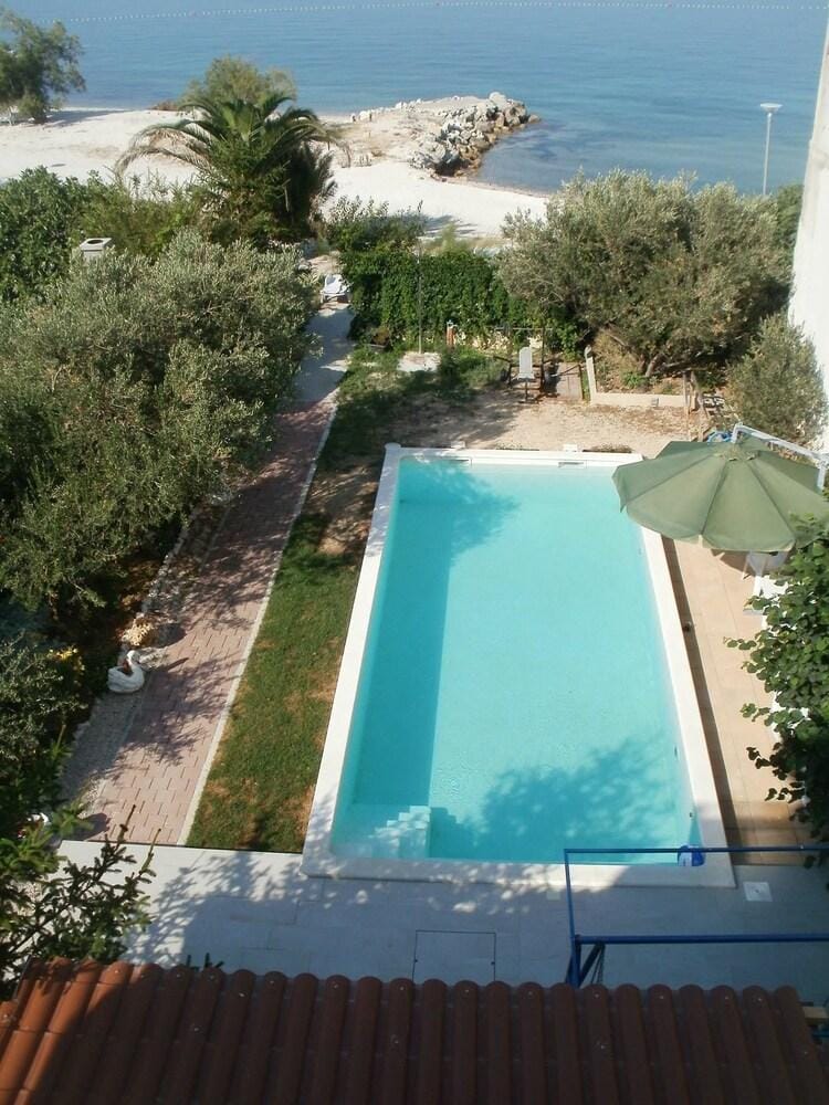 Beach Apartments Toni Hotel in Podstrana